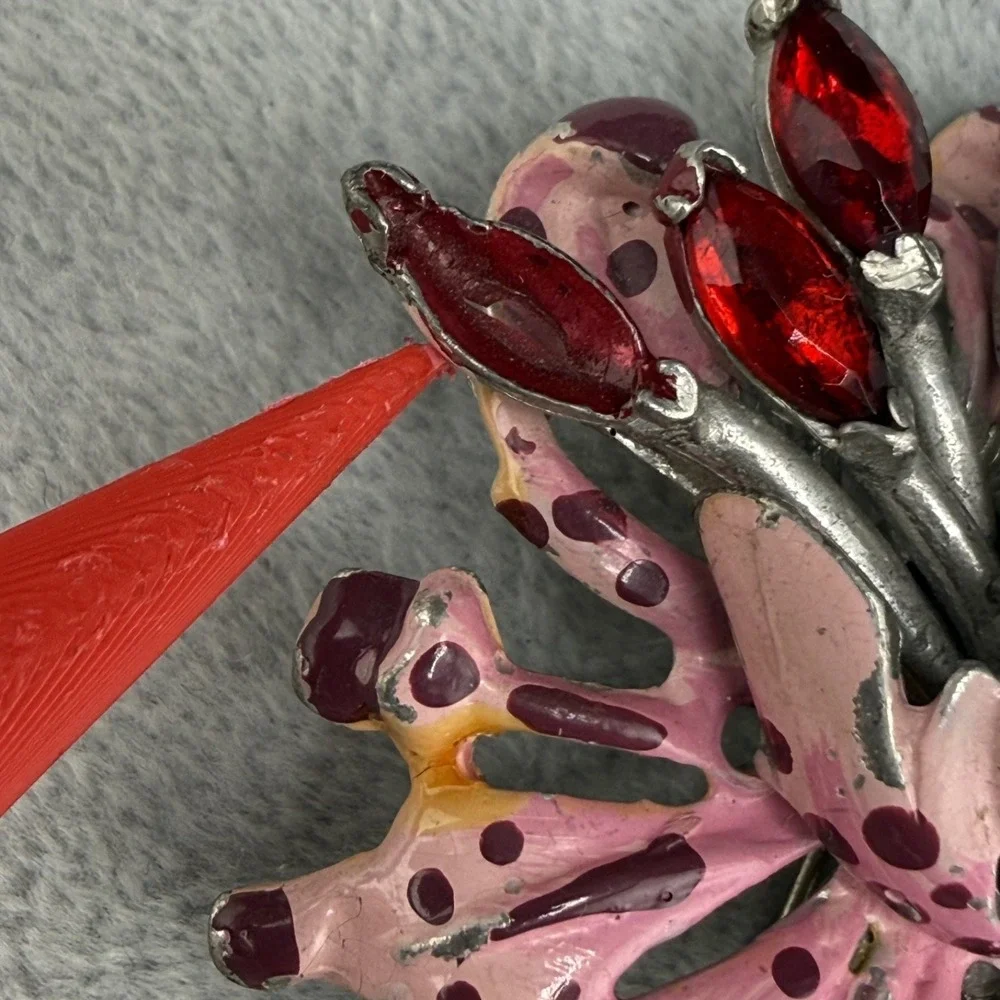 Vintage Pot Metal Brooch Pink Silver Tone Enamel Flower‎
